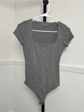 Abercrombie & Fitch Gray Square Neck Short Sleeve Bodysuit